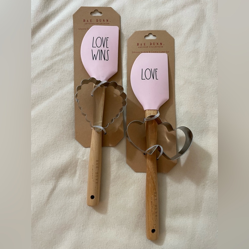Set of 2 Rae Dunn Spatulas with cookie cutters NEW